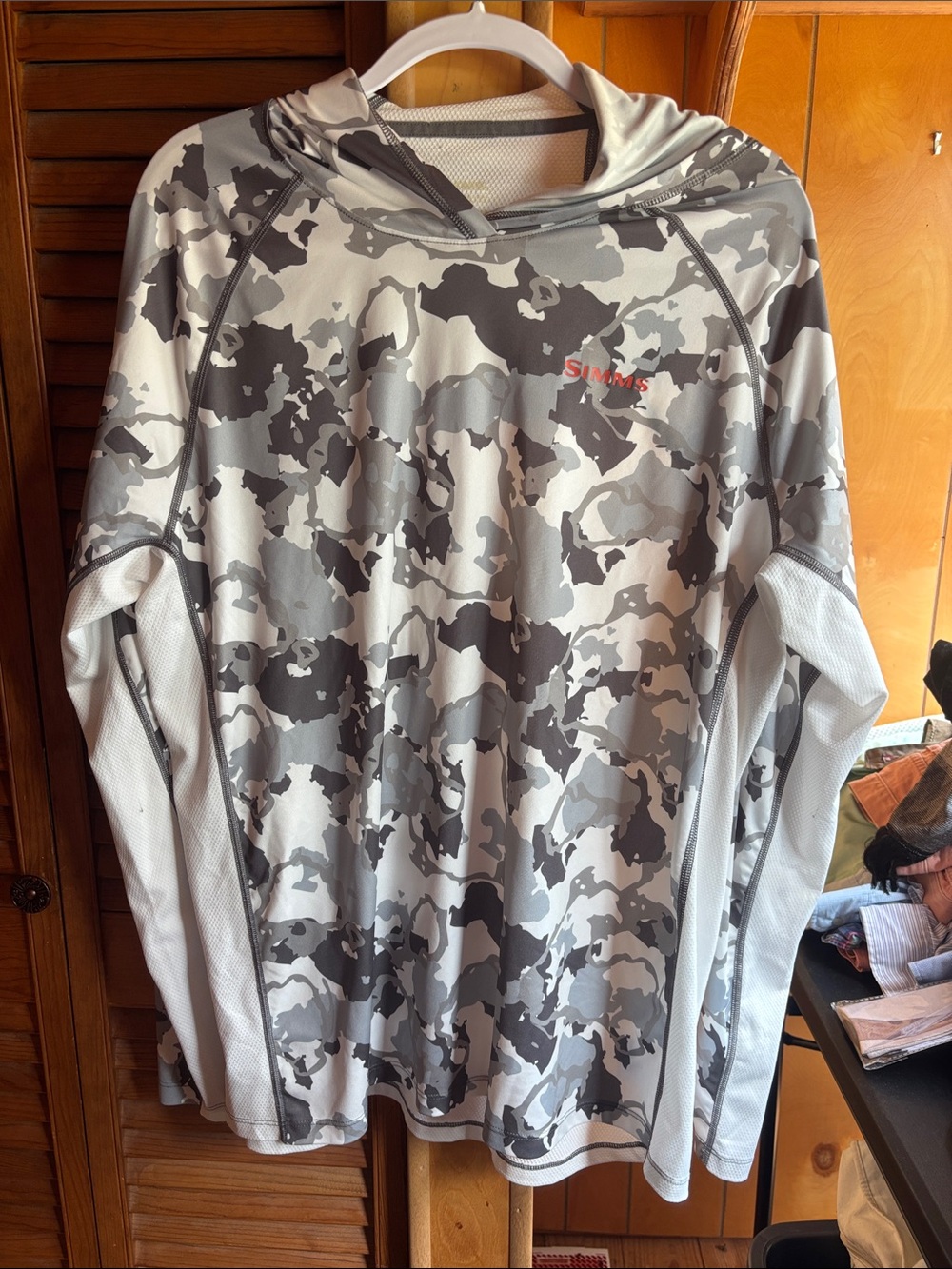 Simms Men's White and Gray Camo Performance Hoodie